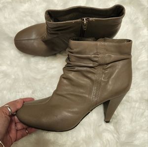 Arturo Chiang/ Tan Leather Booties